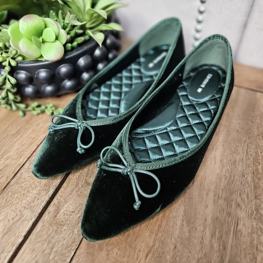 Birdies The Goldfinch Green Velvet Flats